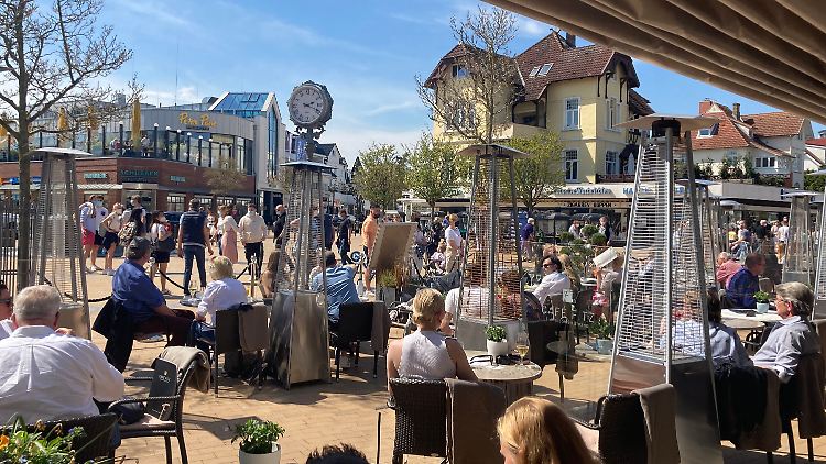 Die Cafés an der Lübecker Bucht sind wieder geöffnet - seit Samstag ist sie eine von vier touristischen Modellregionen Schleswig-Holsteins.