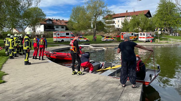 Die Verletzten wurden mit Schlauchbooten gerettet.