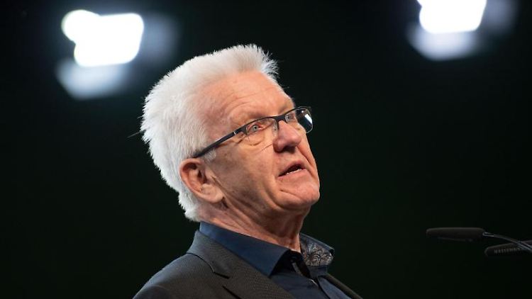 Man könne die Frage aufwerfen, warum ein Ministerium auf einer Ebene eingeführt wird, für die man nicht zuständig ist, sagte der Grünen-Politiker.