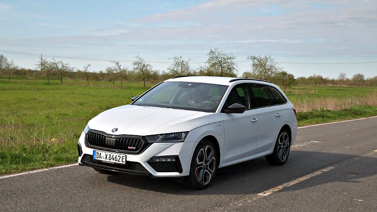 Optisch ist der Skoda Octavia RS iV eine echte Sportskanone.