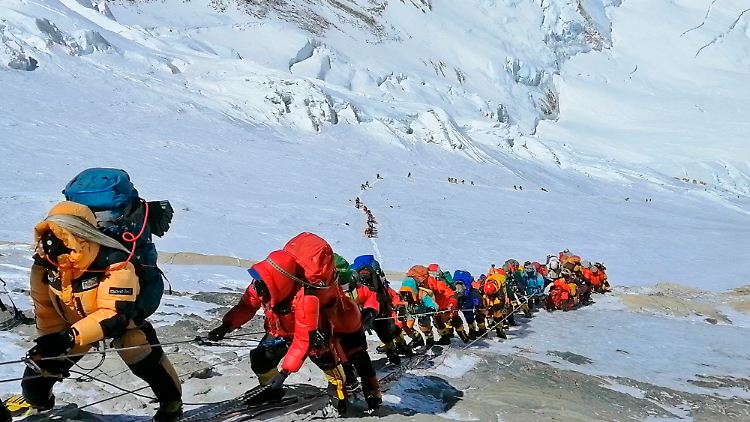 China will eine Trennung zwischen den Bergsteigern auf beiden Seiten des Himalaya schaffen, um Ansteckungen mit Corona zu verhindern.