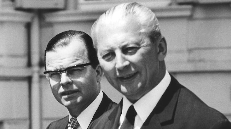 Karl-Günther von Hase war unter anderem Sprecher von Bundeskanzler Kurt-Georg Kiesinger, hier beide 1967.
