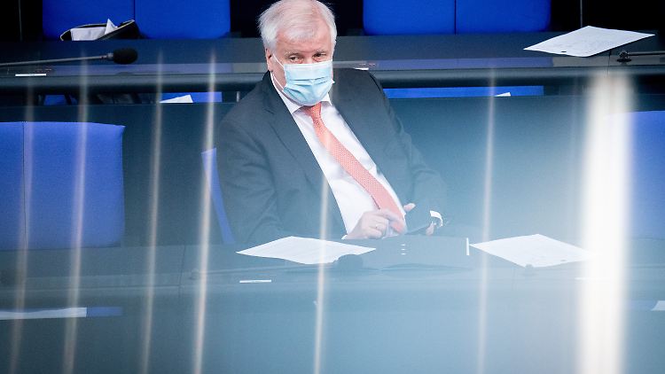 Mitte April hatte der 71-jährige Seehofer seine Erstimpfung erhalten.