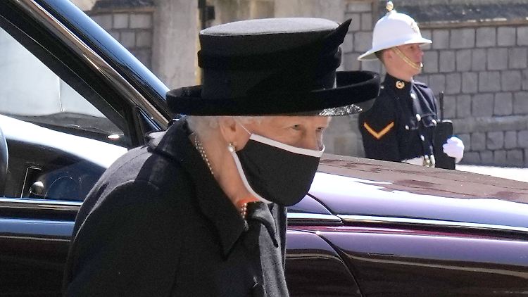Die Queen hat ihre Pflichten als Oberhaupt des britischen Königshauses wieder aufgenommen.