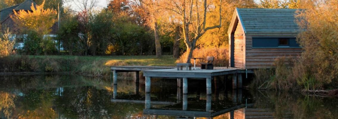 Von der schnöden Wiese bis zum idyllischen Dorfteich ist bei Alpaca Camping alles dabei.