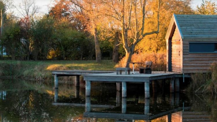 Von der schnöden Wiese bis zum idyllischen Dorfteich ist bei Alpaca Camping alles dabei.