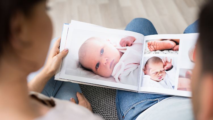 Mit einem Fotobuch lassen sich Erinnerungen auf Papier festhalten.