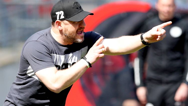 Köln bekommt Engagement an die Seitenlinie.
