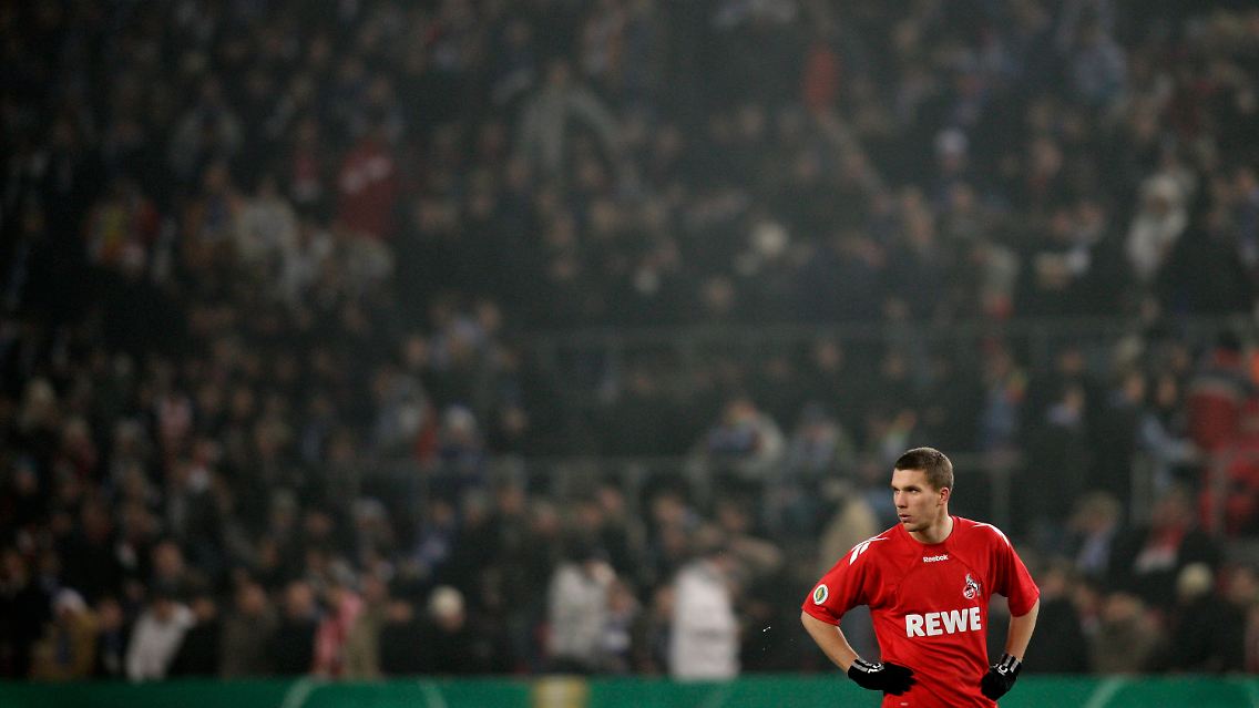 Lukas Podolski soll Köln als Kapitän durch den Abstiegskampf führen.