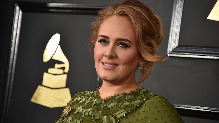 Adele bei der Grammy-Verleihung 2017 - hier ging sie zu ihrem Vater demonstrativ auf Distanz.