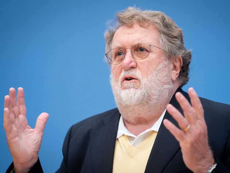 Stiko-Chef Mertens dämpft Erwartungen an eine schnelle generelle Impfempfehlung für Kinder.