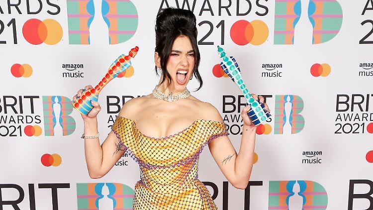 Dua Lipa freut sich über ihre zwei Brit Awards.