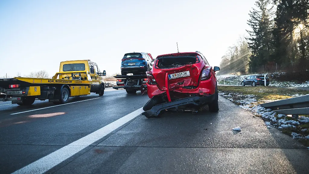 Ein-zwoelfjaehriges-Maedchen-wurde-bei-den-Unfaellen-schwer-verletzt