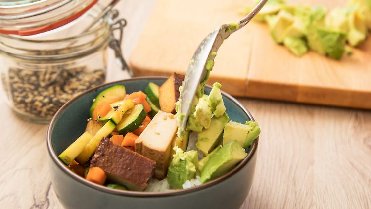 Die Hälfte Gemüse, ein Viertel Sättigungsbeilage und ein Viertel Proteinlieferant - so sieht die ideale Mischung aus.