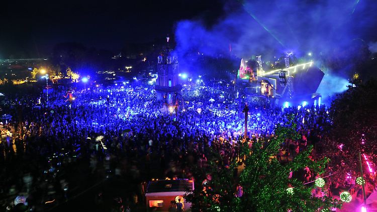 An zwei Wochenenden sollten jeweils 35.000 Menschen die "Fusion" besuchen.