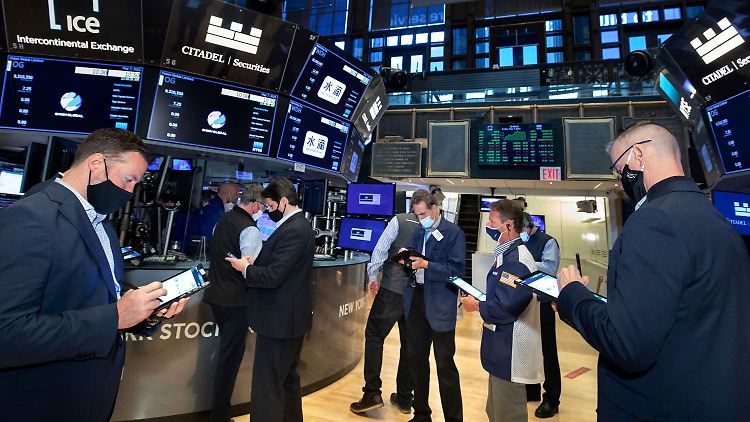 Turbulent ging es einmal mehr beim Bitcoin zu. In der Nacht brach er bis auf unter 46.000 Dollar ein.