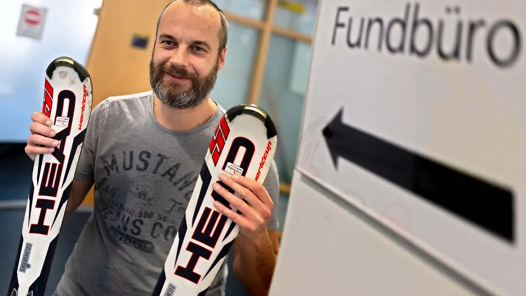 Im-Fundbuero-in-Dortmund-wurde-in-diesem-Jahr-ein-Paar-Skier-abgegeben