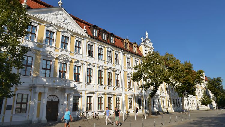 Am Domplatz hinter barocker Fassade: der Landtag von Sachsen-Anhalt.