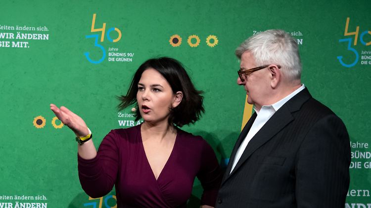 Baerbock und Fischer im Januar 2020 bei einer Feier zum 30-jährigen Bestehen von Bündnis 90 und dem 40-jährigen Bestehen der Grünen.