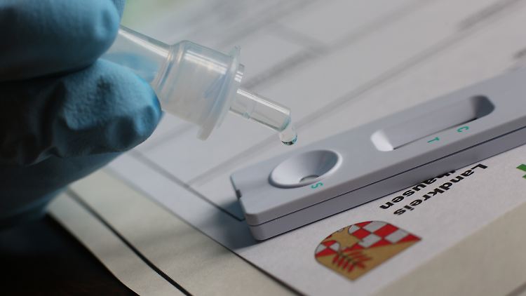 Die Zahl der Neuinfektionen geht um knapp 50 Prozent zurück.
