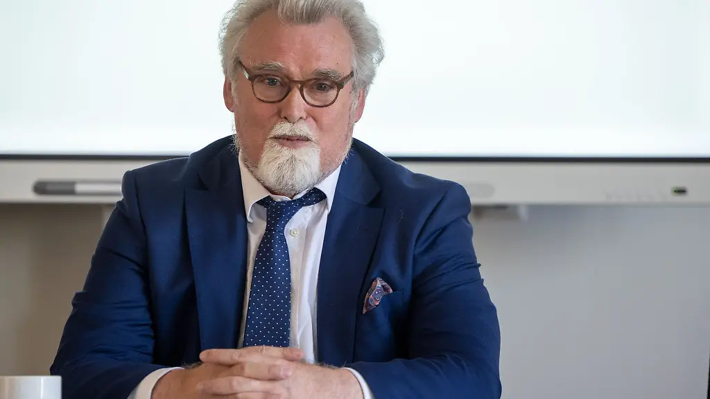 Mertin-sagte-oft-werde-uebersehen-dass-auch-im-Justizvollzug-rund-um-die-Uhr-gearbeitet-werde-Archivbild