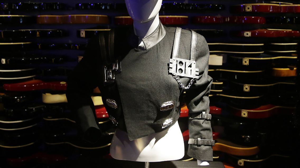 Rund 67.000 Euro hat diese Jacke umgerechnet eingebracht.