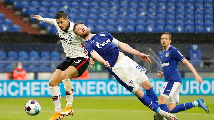 Schalke siegt. Schlecht für Frankfurt.