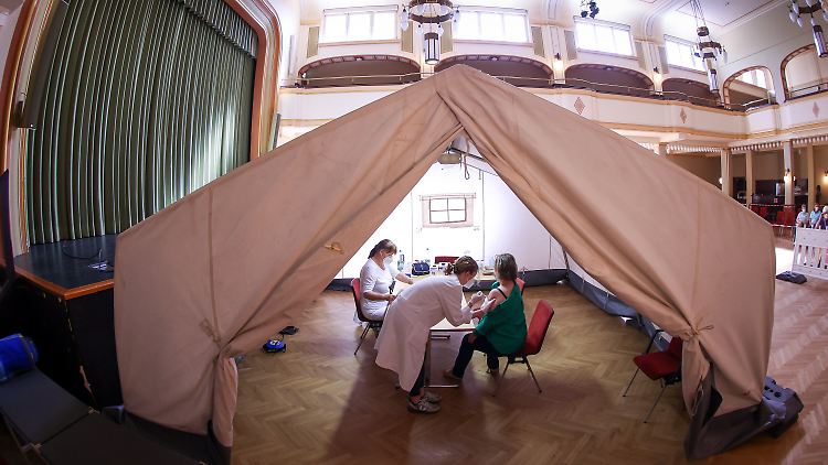 Wie hier im Rathaus von Markkleeberg in Sachsen wird in Deutschland so viel geimpft wie es geht.