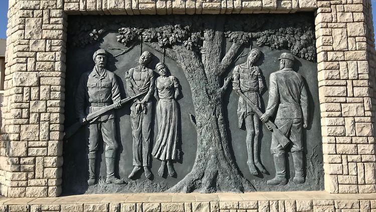 Ein Denkmal in Namibias Hauptstadt Windhoek erinnert an die Massaker der Deutschen an den Herero und Nama zwischen 1904 und 1907.