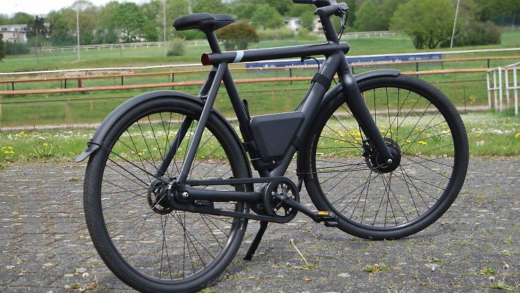 Auf den ersten Blick sieht das VanMoof S3 aus, als käme es aus einer längst vergangenen Zeit. Aber das Bike hat es faustdick im Rahmen.