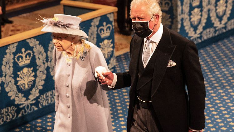 Mutter Elizabeth und Sohn Charles