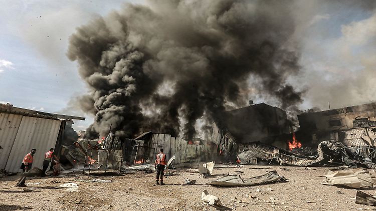 Zerstörung im Gazastreifen: Das israelische Militär greift das Gebiet aus der Luft und vom Boden aus mit Artillerie an.