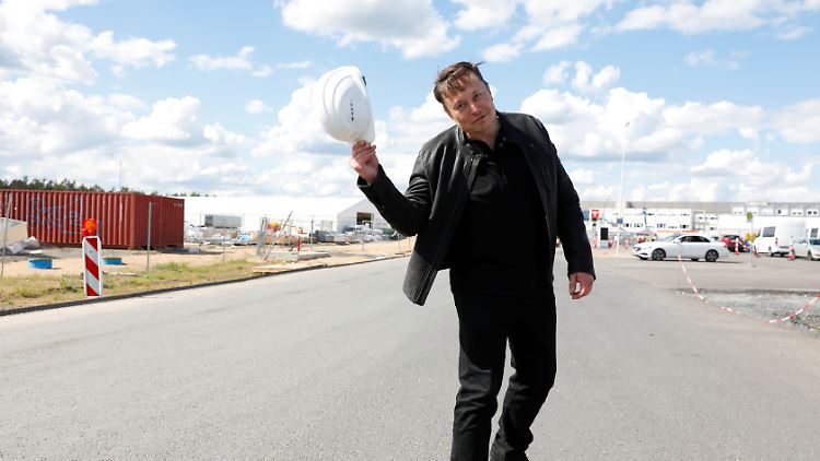 Tesla-Chef Elon Musk bei seinem Besuch in Grünheide.