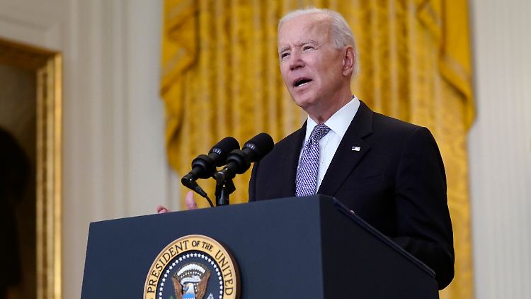 Bidens Regierung war in dem Konflikt zunehmend unter Druck geraten und hatte ihr Vorgehen am Montag gegen Kritik verteidigt. 