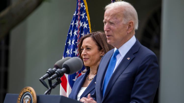 Der Demokrat Biden will die Einkommenssteuer für Spitzenverdiener erhöhen - wovon er auch selbst betroffen wäre.