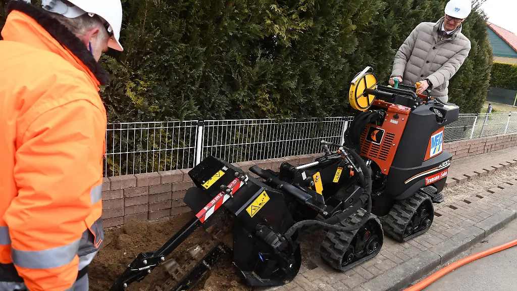 Der-Glasfaserausbau-in-MV-kommt-laut-dem-zustaendigen-Ministerium-gut-voran-Ueber-die-Haelfte-aller-Haushalte-kann-demnach-schnelles-Internet-nutzen