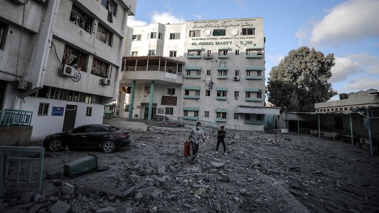 Wie das Gesundheitsministerium der Hamas mitteilte, befand sich das Labor in einer Klinik im Stadtviertel al-Rimal in Gaza, die bei dem Angriff teilweise zerstört wurde.