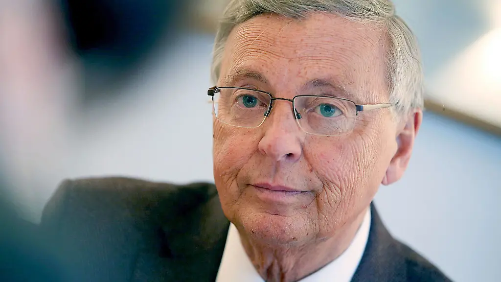 An-Weihnachten-will-Wolfgang-Bosbach-nicht-zu-viele-Geschenke