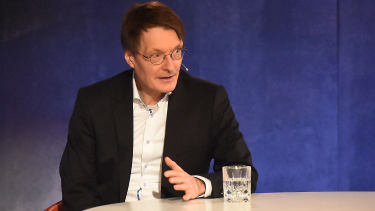 Karl Lauterbach glaubt, dass die Gefahr durch die indische Mutante durch das Impfen eingedämmt werden kann.