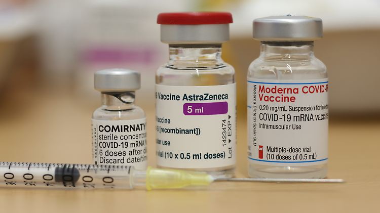 In der Europäischen Union sind momentan vier Impfstoffe verschiedener Hersteller gegen das Coronavirus zugelassen. Sie alle bringen gewisse Vorteile mit.
