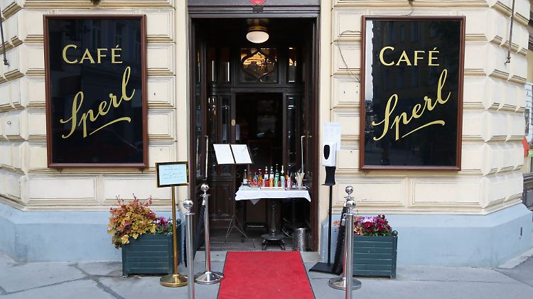 Der Besuch im Caféhaus ist ab sofort wieder möglich - vorausgesetzt, man ist immun oder negativ getestet.