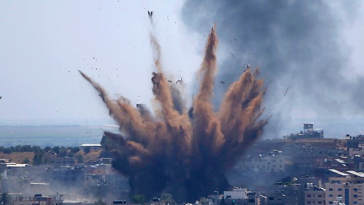 Luftangriff der israelischen Armee auf Hamas-Stellungen im Gazastreifen.