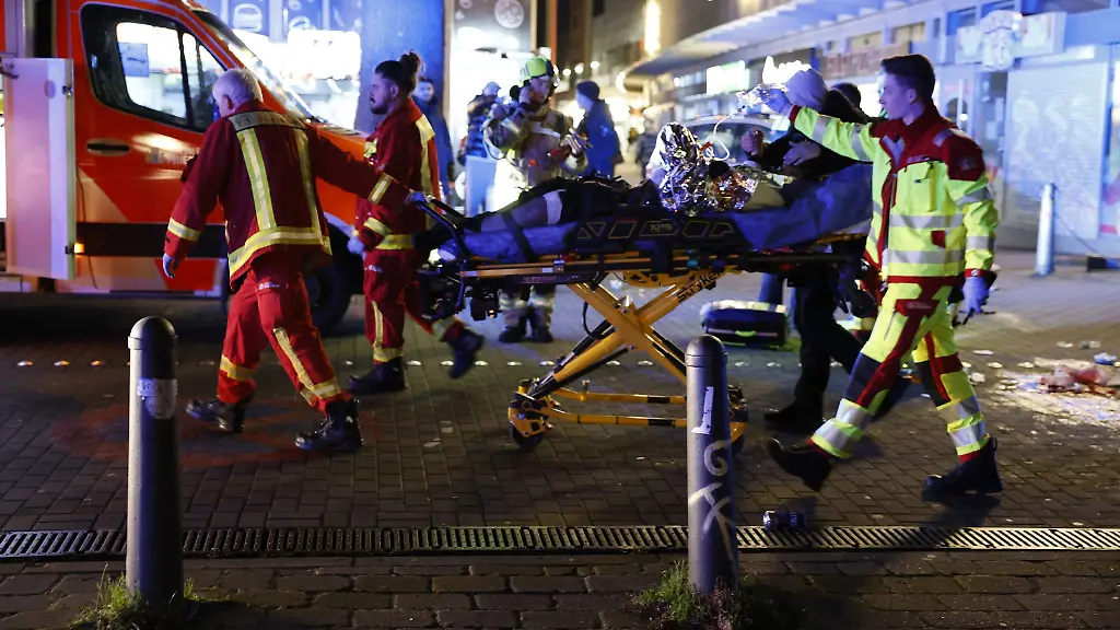 In-Alt-Hohenschoenhausen-ist-ein-Mann-angeschossen-worden-Rettungskraefte-brachten-ihn-in-ein-Krankenhaus