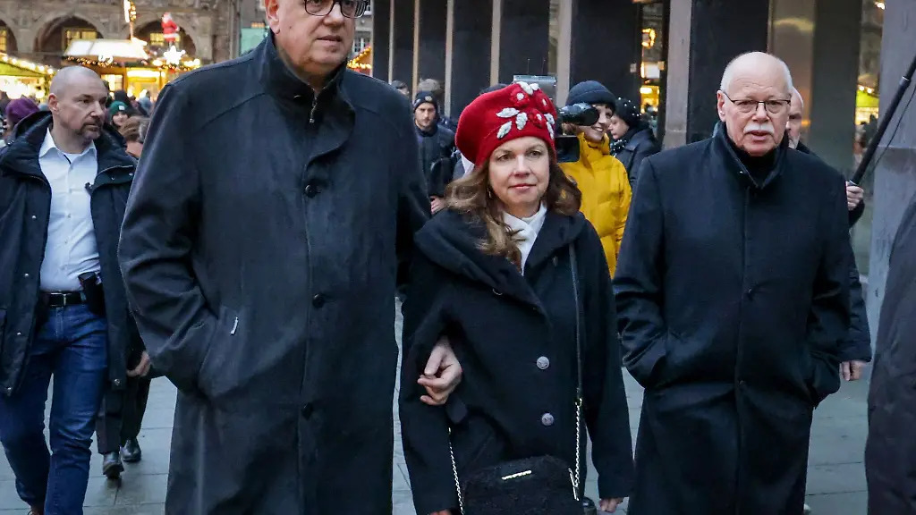 Der-Bremer-Buergermeister-Andreas-Bovenschulte-SPD-hat-der-Opfer-auf-dem-Magdeburger-Weihnachtsmarkt-gedacht