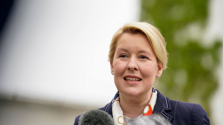 Franziska Giffey hält daran fest, die Dissertation "nach bestem Wissen und Gewissen geschrieben" zu haben. 