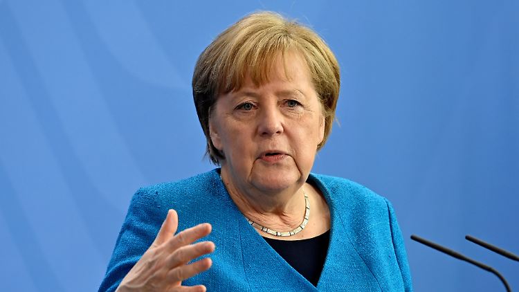 Es sei "sehr deutsch", militärische und zivile Forschung in zwei Agenturen zu trennen, sagte Merkel.