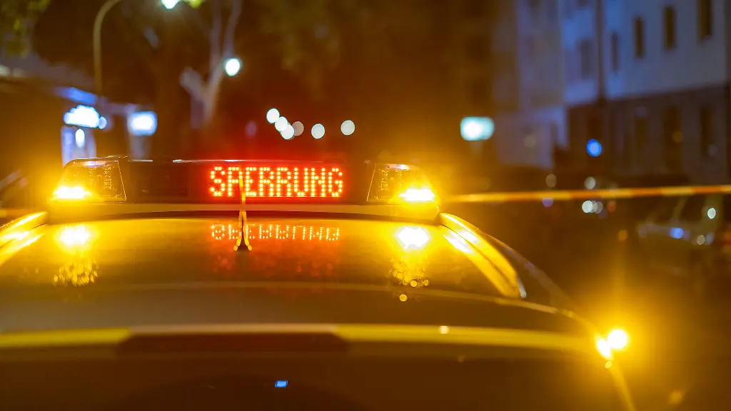 Ein-Wasserrohrbruch-in-Berlin-Spandau-beeintraechtigt-kurz-vor-Weihnachten-den-Verkehr