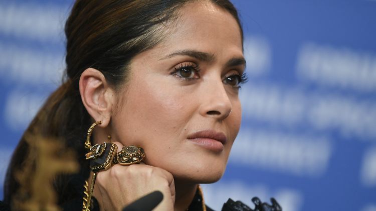 Salma Hayek hat sich noch immer nicht vollständig von ihrer Corona-Erkrankung erholt.