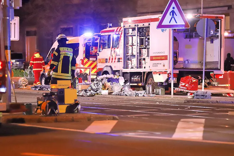 d0999b068c2d44d38e54c01e6dace6b6