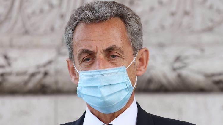 Vor wenigen Tagen trat der ehemalige französische Präsident Nicolas Sarkozy bei den Feierlichkeiten zum Ende des Zweiten Weltkriegs auf. 